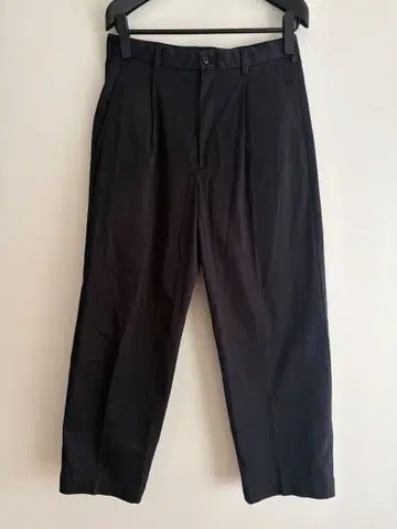 무인양품 턱 인 면 슬랙스 블랙