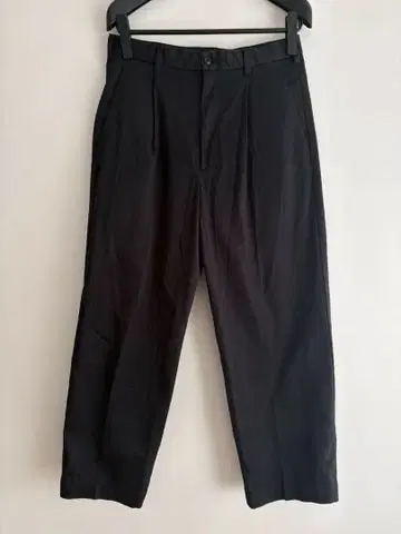 무인양품 턱 인 면 슬랙스 블랙