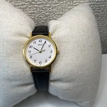 세이코 쿼츠 손목시계 화이트/골드 2P21-0A30