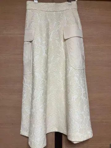 MERCURYDUO 아이보리색 레이스 본딩 롱 스커트