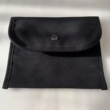 MHL. 블랙 스냅 버튼 파우치
