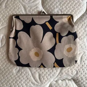 마리메꼬 가마구치 파우치