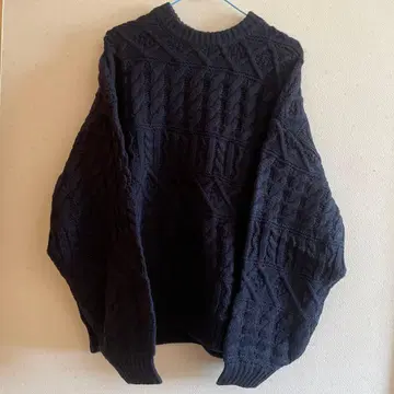 네이비 케이블 니트 긴팔 스웨터