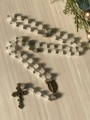 화이트 비즈 로자리오