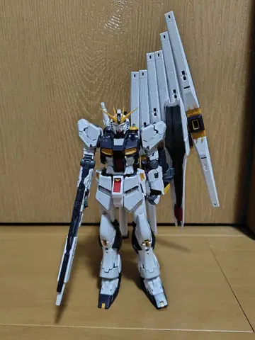 RG 1/144 뉴 건담 기본 조립 완성품