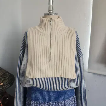 KBF 레이어드 하프 ZIP 니트