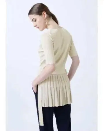 [새상품급] ADORE 어도어 파인 레이온 플리츠 절개 니트 풀오버