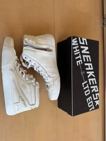 한정판 골든구스 화이트 에디션 40 slide