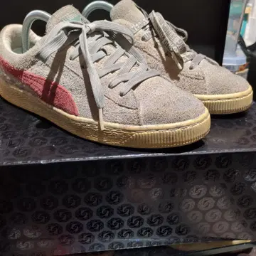 Puma 스웨이드 캐주얼 스니커즈 그레이/레드