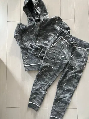 TAVERNITI 카모 패턴 후드 부착 맨투맨 세트