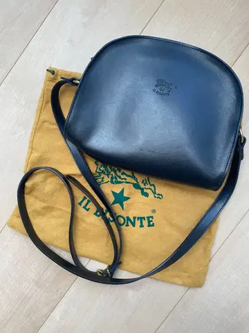 IL BISONTE 블랙 숄더백 수납 가방 포함