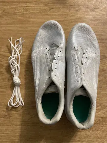 미즈노 화이트 야구용 스파이크 슈즈