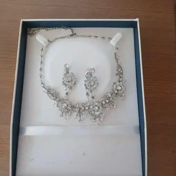 LoveTiara 꽃 모티브 목걸이 귀걸이 세트