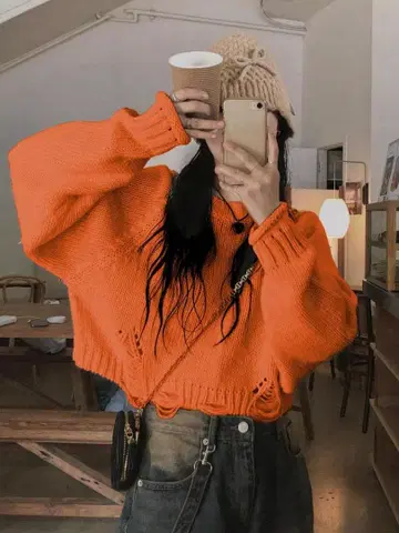 오렌지 니트 스웨터 크롭 기장 긴팔