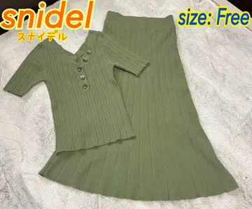 snidel 반팔 니트 & 플레어 스커트 셋업