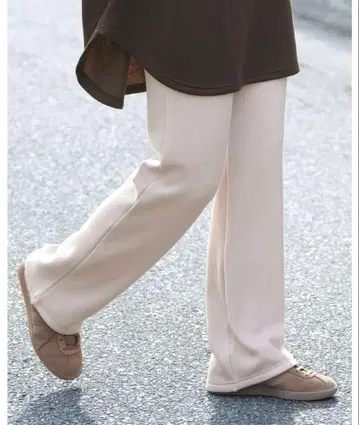 따뜻함! 아름다운 실루엣 속기모 세미 와이드 리브 팬츠