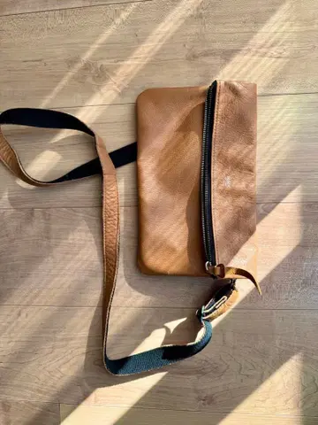 DECADE (디케이드) 가죽 사코슈 숄더백