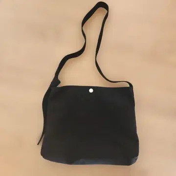블랙 스웨이드 숄더백