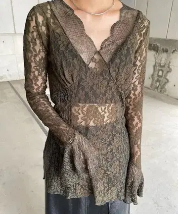 AmeriVINTAGE COMBINATION LACE TOP