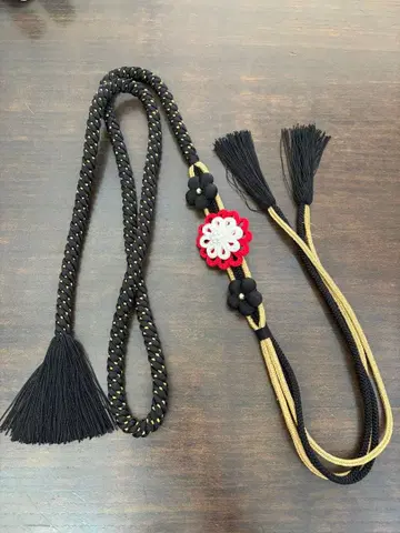 후리소데용 허리띠 블랙과 금 꽃 장식 성인식