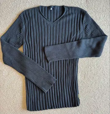 Armani Jeans V넥 스웨터