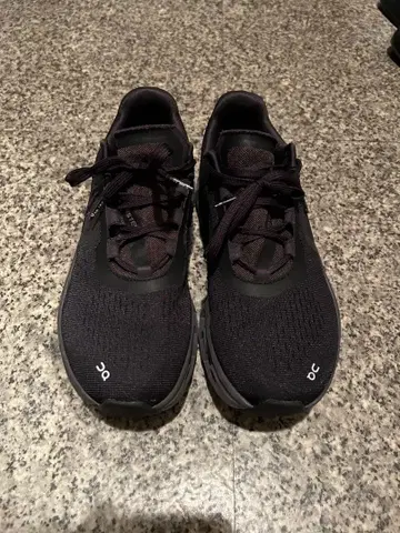 On Cloudmonster 블랙 스니커즈