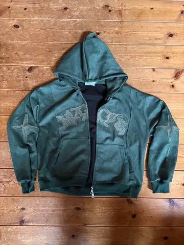 올리브 그린 자수 집업 후드티