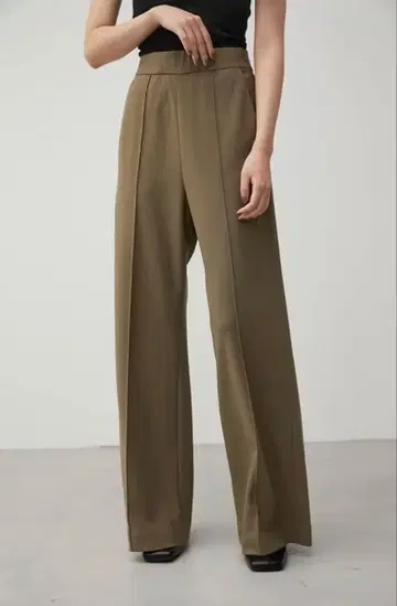 [ 가격 협의 ok ] 슬림 레그 와이드 팬츠 카키
