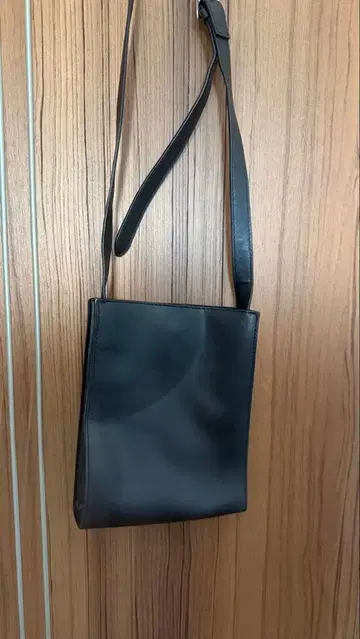 블랙 가죽 숄더백