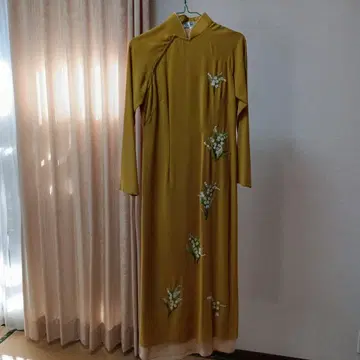 자수 들어간 아오자이