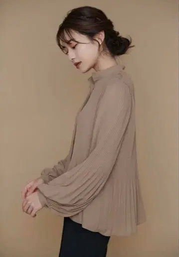 L'or 플리츠 쉬폰 블라우스 카지마리