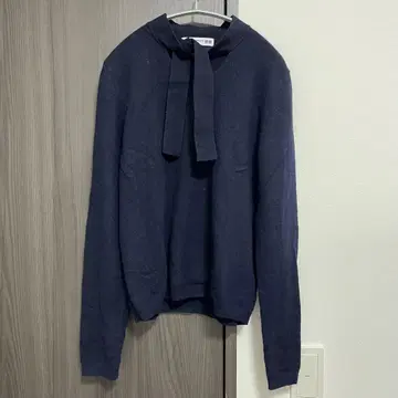 UNIQLO 리본 포함 네이비 긴팔 니트