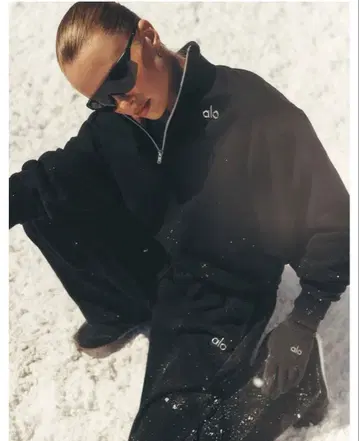 alo 블랙 트레이닝복 1/4 지퍼