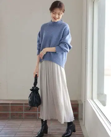 글로벌 워크 셋업 플리츠 스웨터