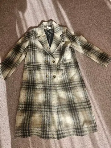 체크 무늬 더블 브레스트 롱 코트