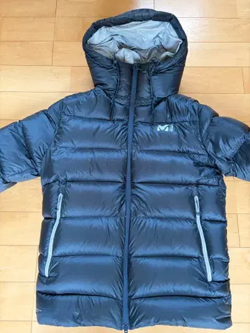 블랙 다운 자켓 후드 부착