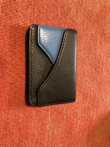 가죽 명함지갑 블랙과 파랑의 콤비네이션