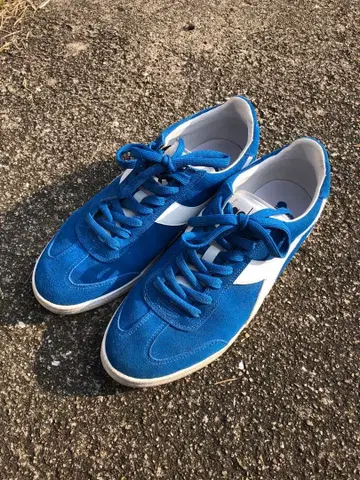 파랑 스웨이드 스니커즈 화이트 스트라이프