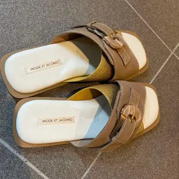 MODE ET JACOMO 베이지 버클 샌들