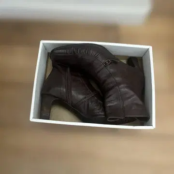 다크 브라운 가죽 사이드 지퍼 부츠