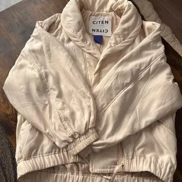 CITEN 새틴 퀼팅 숏 블루종 아이보리