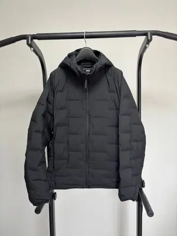 유니클로 퍼프 테크 후드티 블랙 M