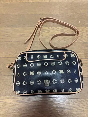 ANNA SUI 숄더백 아나그램 블랙