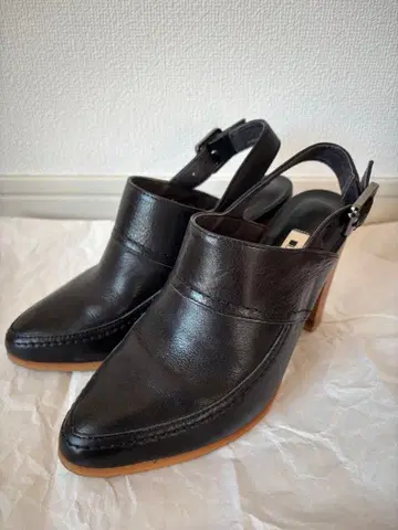 DIANA 블랙 하이힐 슬링백