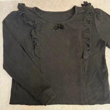 에블린 프릴 장식 블랙 긴팔 니트