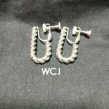 wcj 트위스트 귀찌