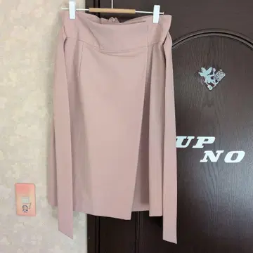 인덱스 핑크 타이트 스커트 랩 디자인