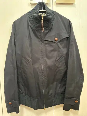 Edifice 38 블랙 점퍼