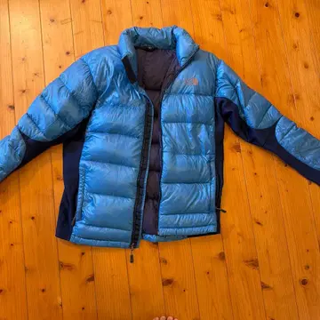 파란 다운 자켓 풀 집업