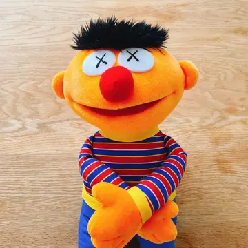 (택 포함) 유니클로 KAWS 세서미 스트릿 콜라보 봉제 인형 어니